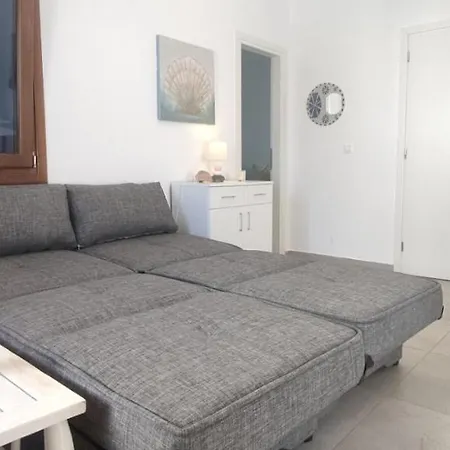 Olive Tree & Capari Homes & With Pool! Holiday home