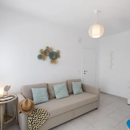 Olive Tree & Capari Homes & With Pool! Holiday home *